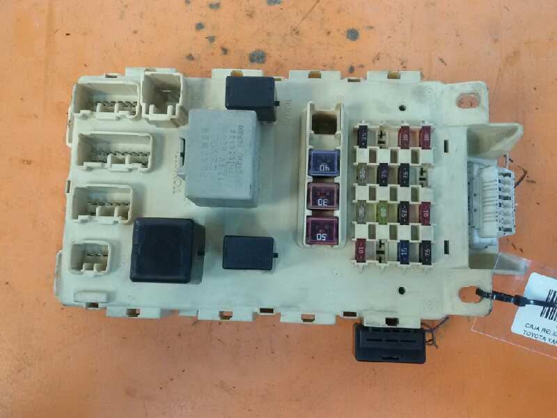Recambio de caja reles / fusibles para toyota yaris (ncp1/nlp1/scp1) 1.3 linea luna referencia OEM IAM 8274152010  