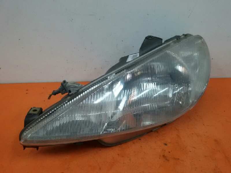 Recambio de faro izquierdo para peugeot 206 berlina xr referencia OEM IAM 6204S7  