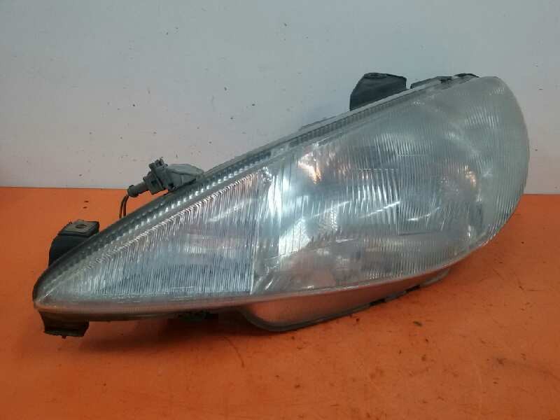 Recambio de faro izquierdo para peugeot 206 berlina xt referencia OEM IAM 6204S7  
