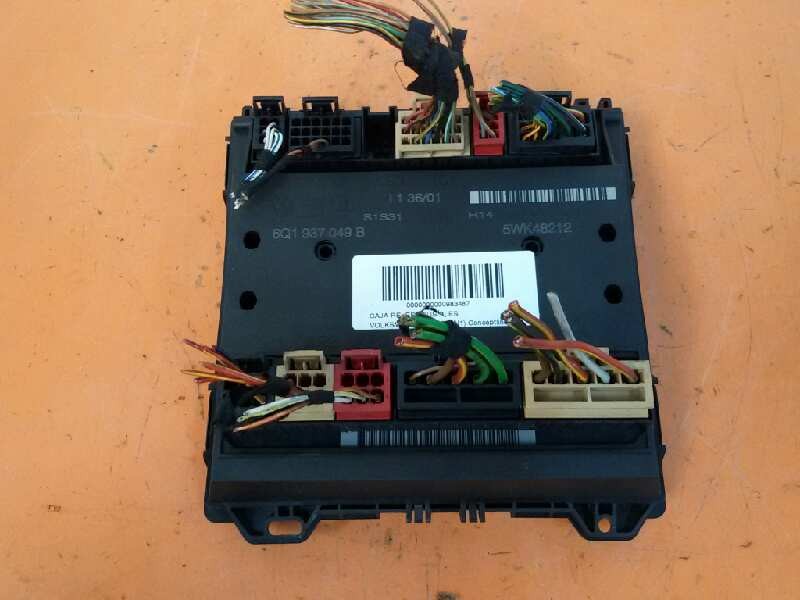 Recambio de caja reles / fusibles para volkswagen polo (9n1) conceptline referencia OEM IAM 6Q0937049B 5WK48212 