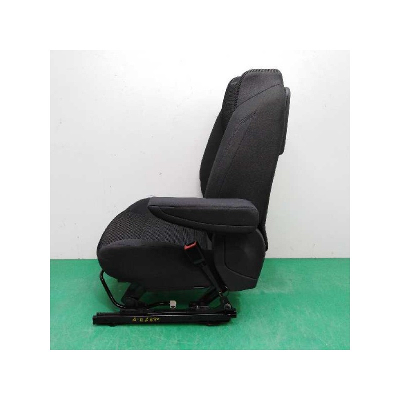 ASIENTO DELANTERO DERECHO SIN CABEZAL