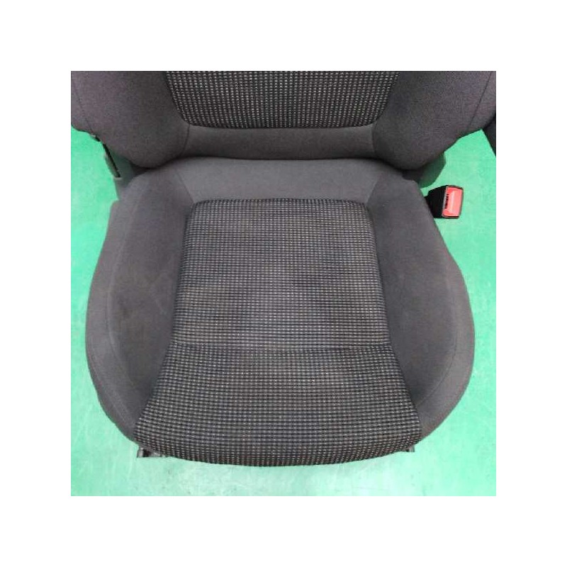 ASIENTO DELANTERO DERECHO SIN CABEZAL