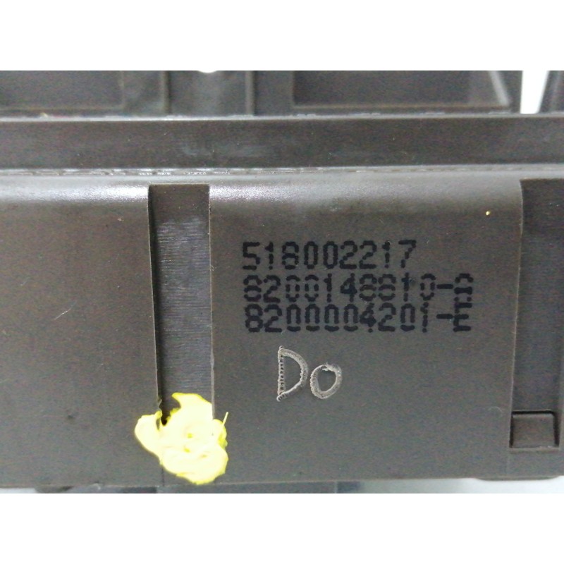 CAJA RELES / FUSIBLES 8200004201