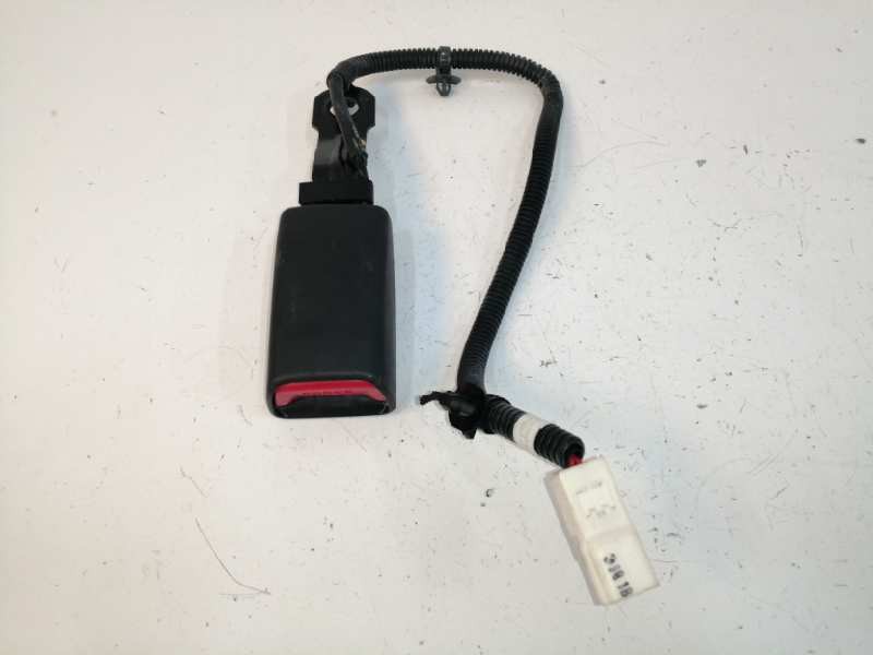 Recambio de enganche cinturon derecho para kia rio 1.2 cat referencia OEM IAM 888401W000 DELANTERO 888401W000HU Recambio de enganche cinturon derecho para kia rio 1.2 cat referencia OEM IAM 888401W000 DELANTERO 888401W000HU