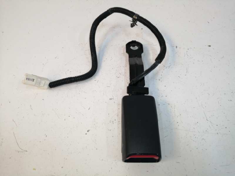 Recambio de enganche cinturon izquierdo para kia rio 1.2 cat referencia OEM IAM 888301W000 DELANTERO 888301W000HU Recambio de enganche cinturon izquierdo para kia rio 1.2 cat referencia OEM IAM 888301W000 DELANTERO 888301W000HU
